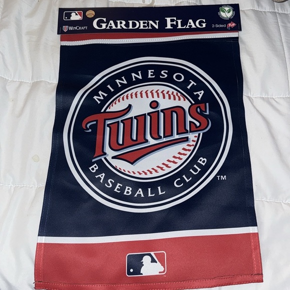 WinCraft MLB Minnesota Twins Flag 12" x 18" Garden Style Double Sided Flag - Picture 2 of 6